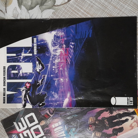 Collectible Paperback Comics Bundle - Picture 4 of 7